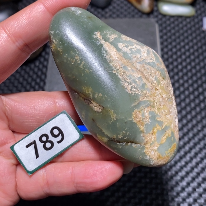 小***南和田玉未镶嵌挂件