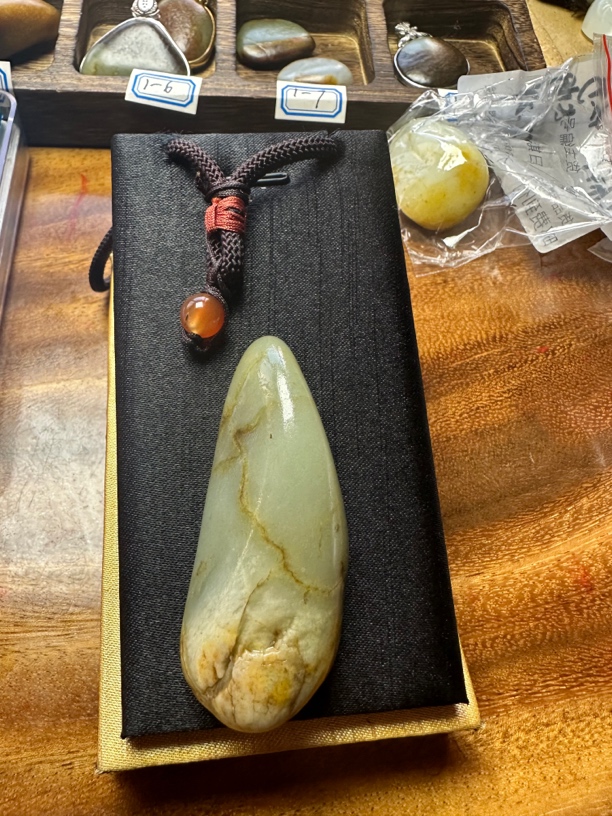 和田玉真皮真籽细肉狼牙50克