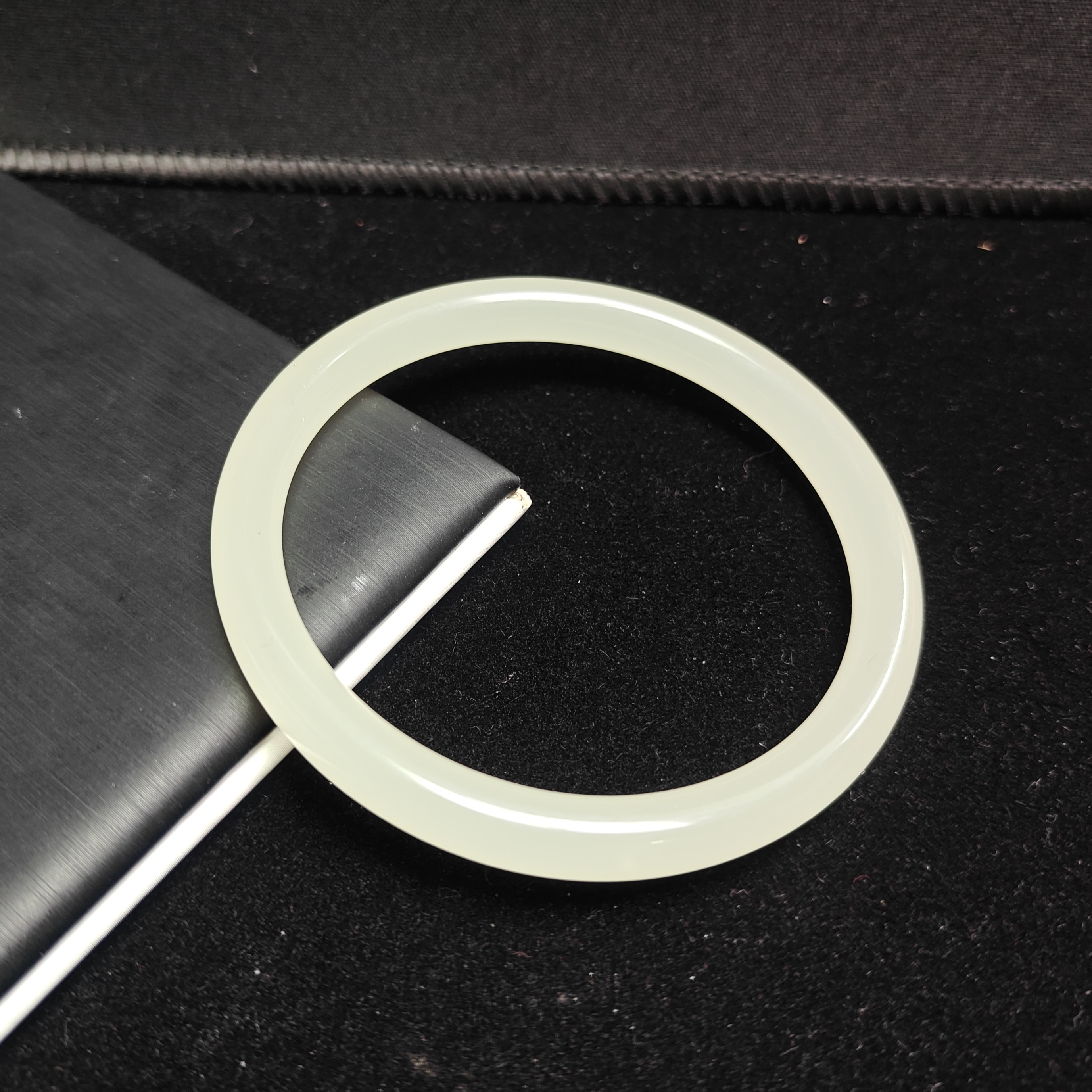 [停业清货]晴水绿色圆条手镯-809-多样性发一奇石