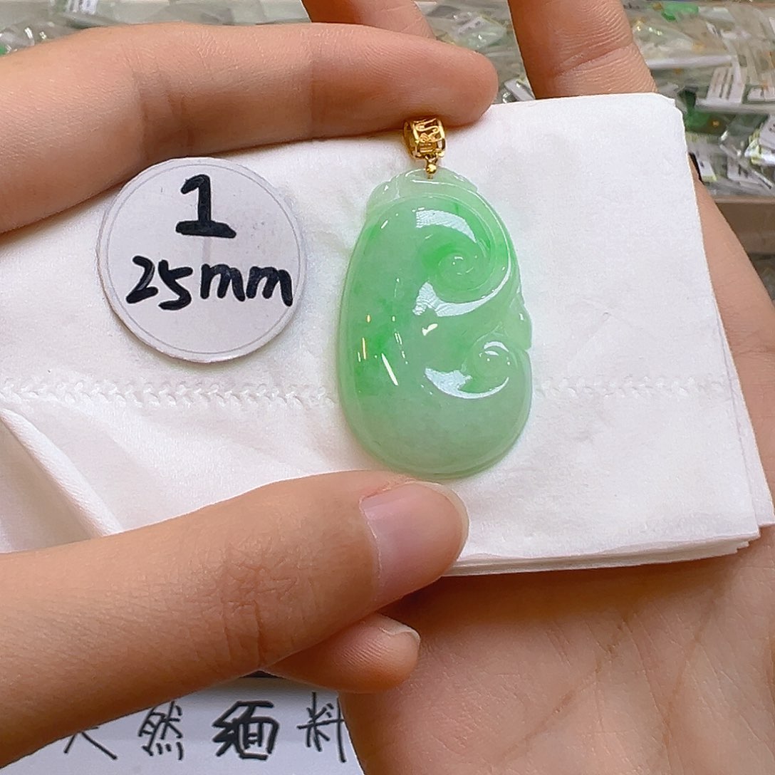 翡翠颈饰18K金镶嵌翡翠