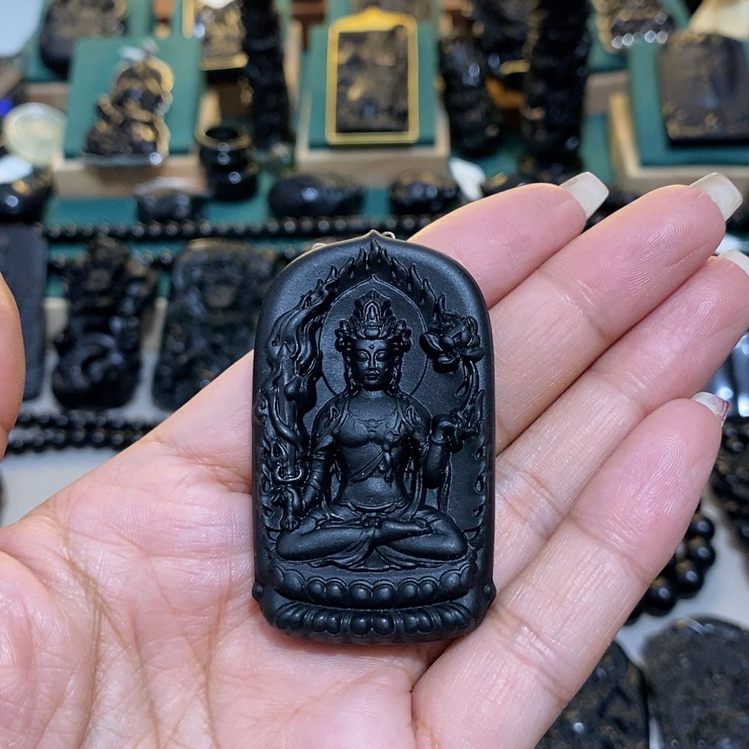 蛇纹石玉颈饰未镶嵌流****姐