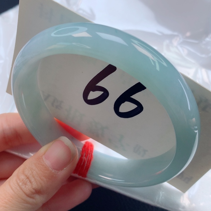 翡翠手镯未镶嵌天空蓝