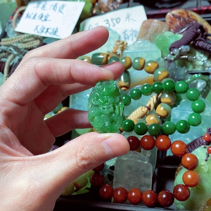 和田玉（碧玉）颈饰未镶嵌