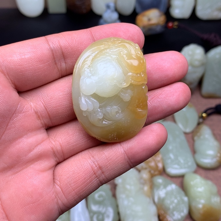 和田玉（糖玉）未镶嵌颈饰