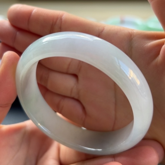 翡翠手镯未镶嵌手镯