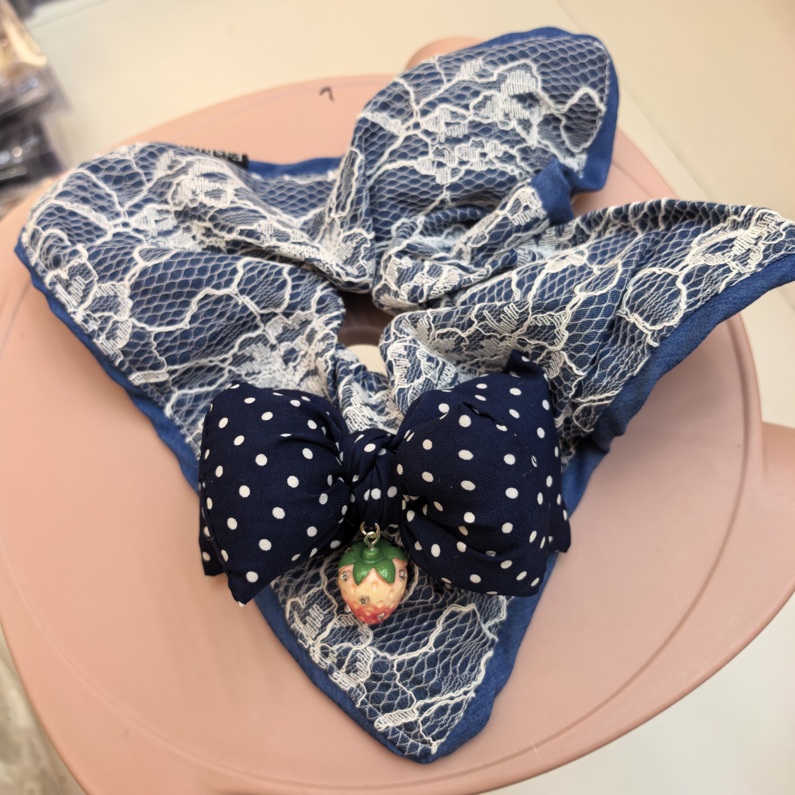 E770蓝色波点蝴蝶结小草莓方巾大肠圈