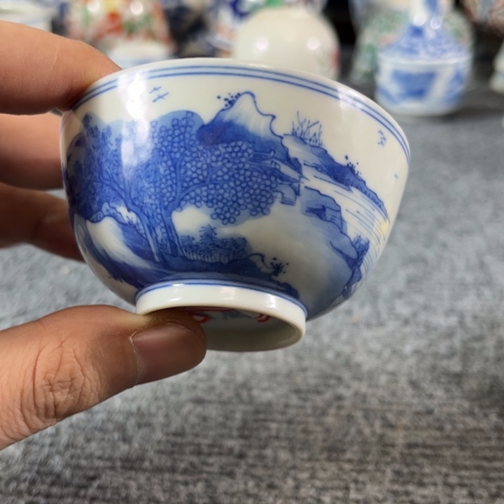 r***8摆件瓷一对青花的小杯子