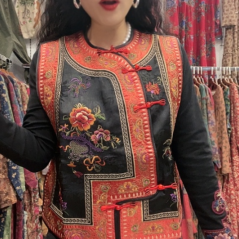 招财猫国风马甲刺绣