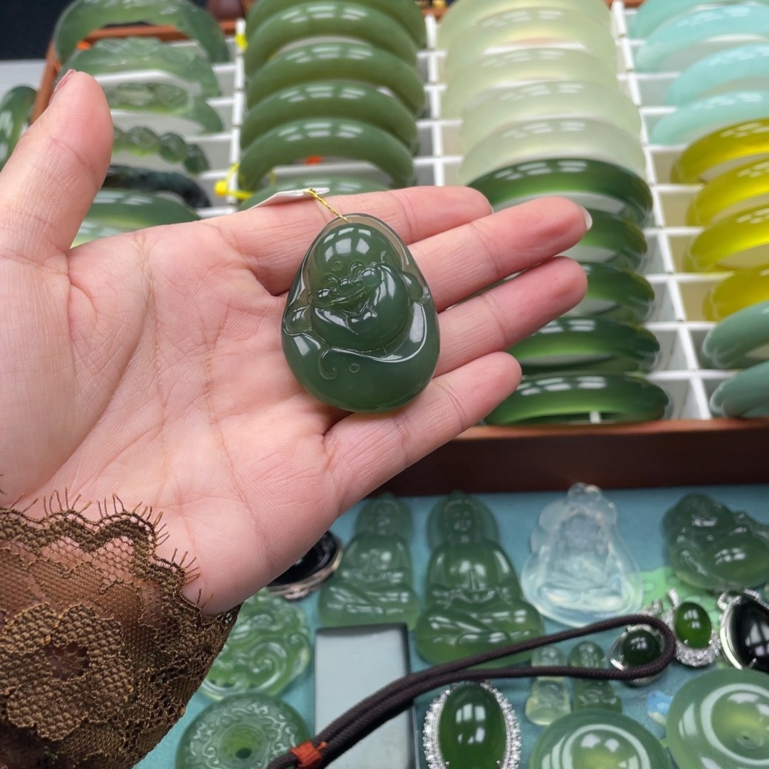 未镶嵌蛇纹石玉颈饰茶***糕