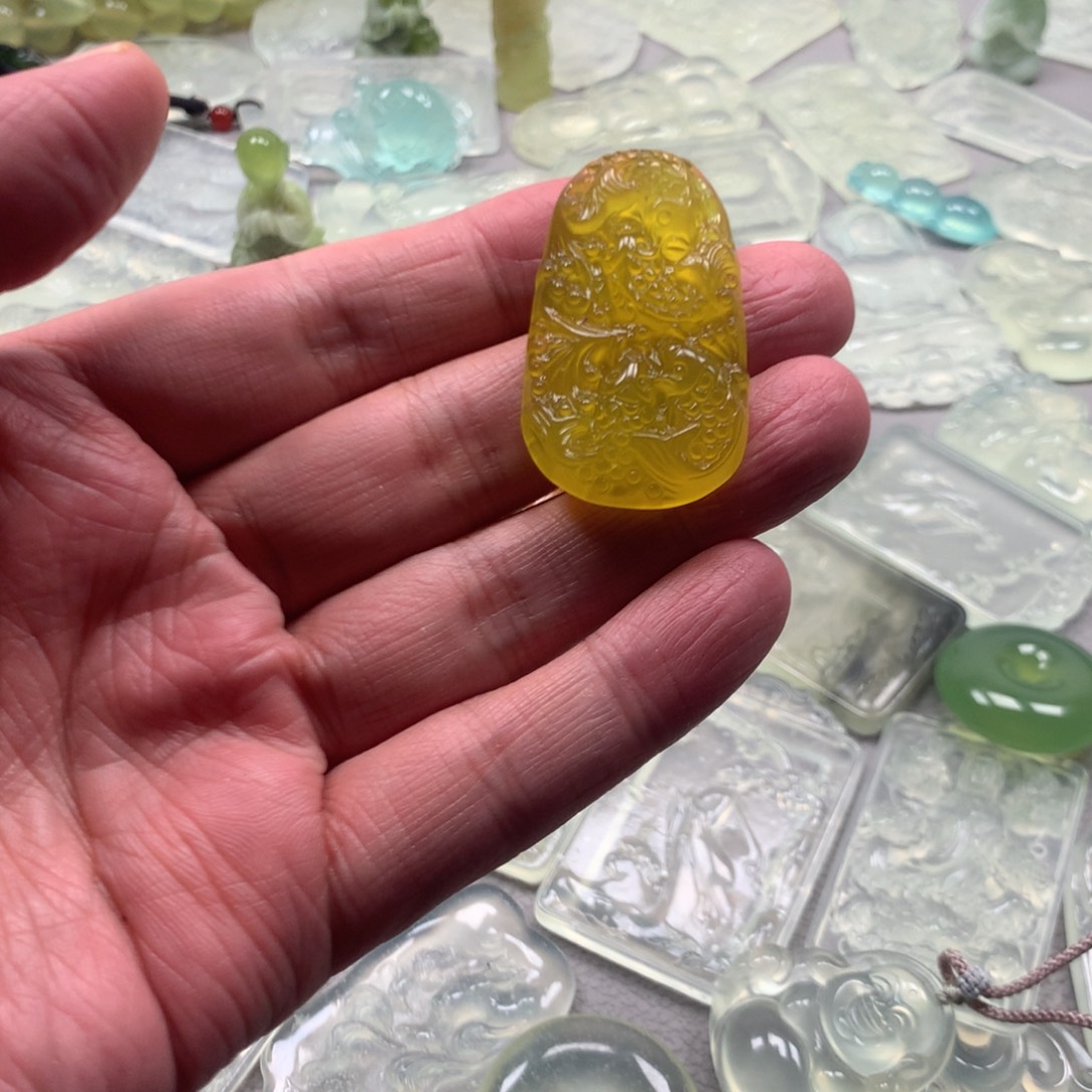 蛇纹石玉颈饰未镶嵌