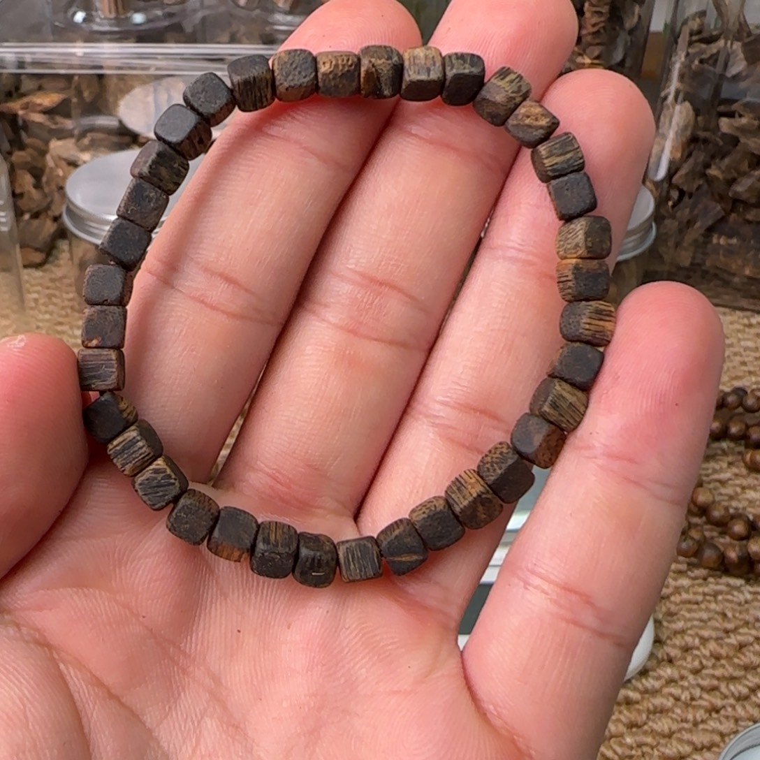 沉香碎屑沉香种植绿奇楠小方糖4mm3g