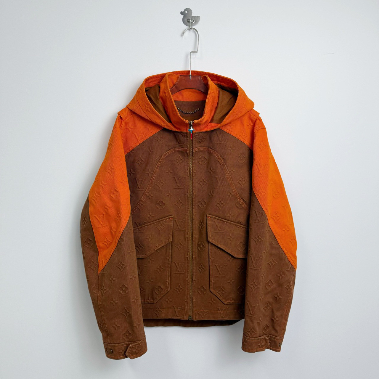 LV 浮雕伐木压纹满印 logo 牛仔连帽夹克外套 46码