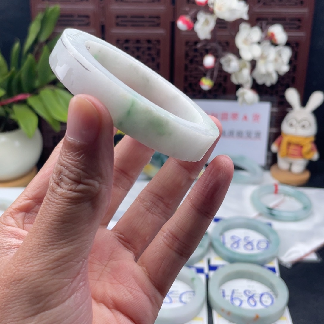 定制翡翠未镶嵌翡翠手镯定制