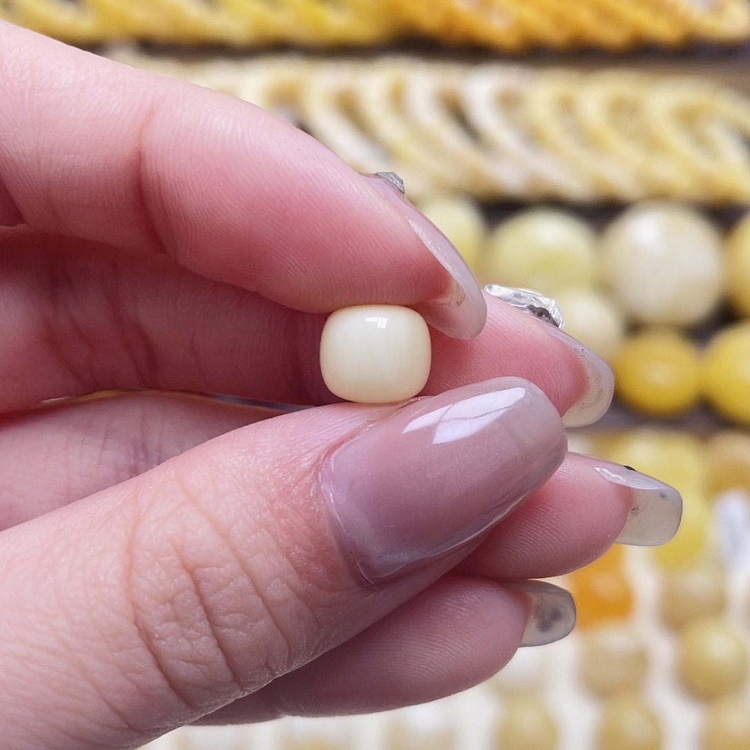 琥珀未镶嵌裸石8.4*7.3mm老型