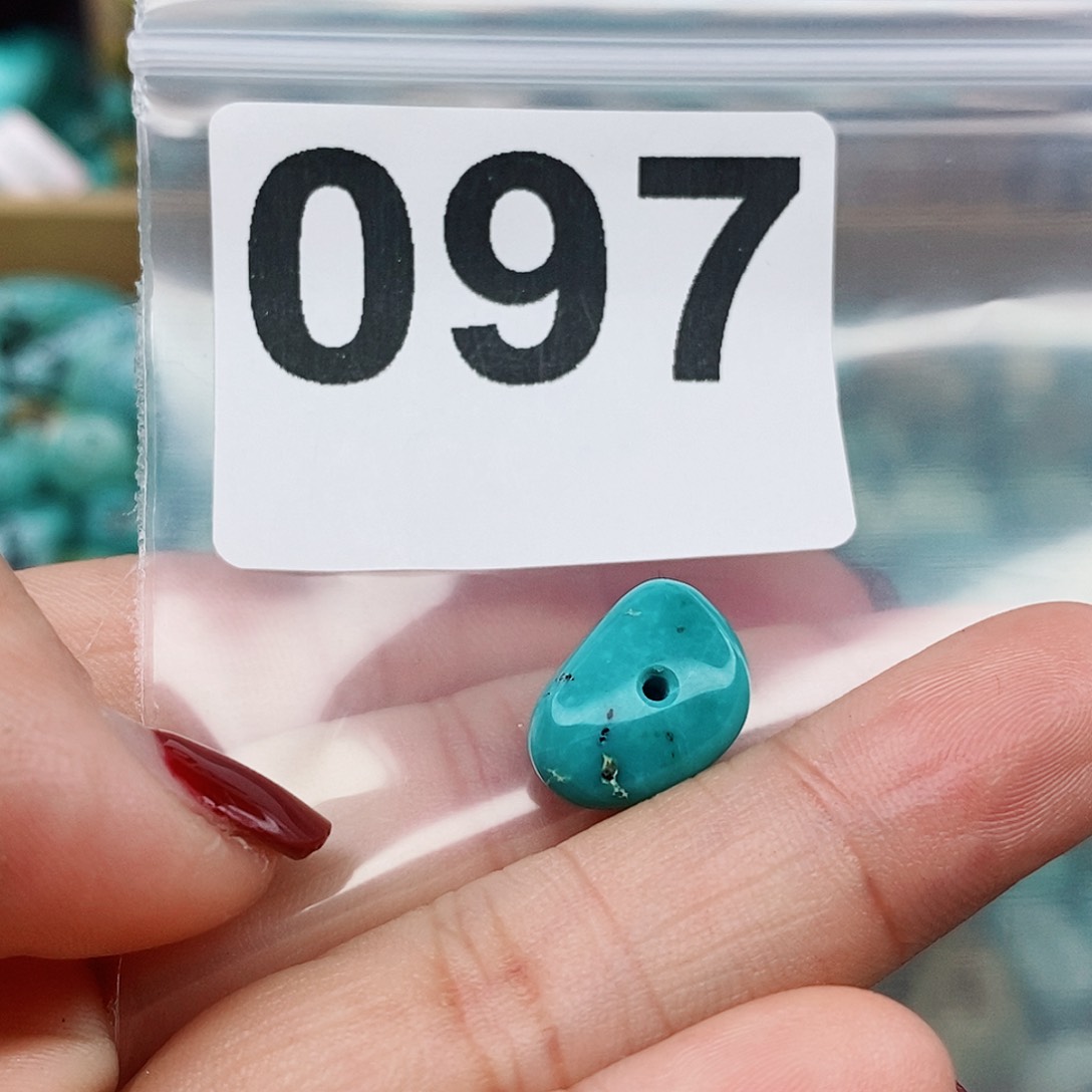 绿松石颈饰未镶嵌