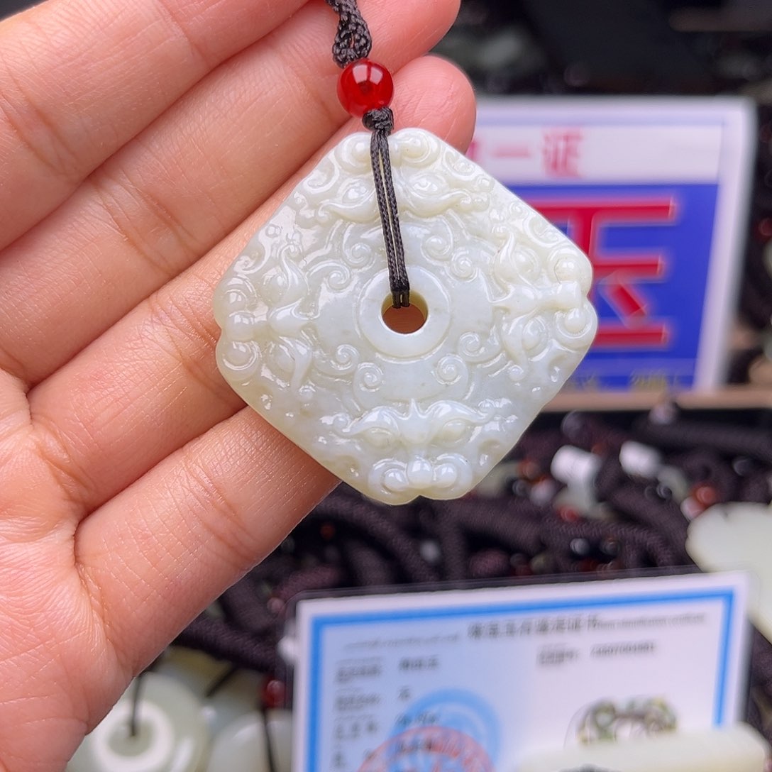 颈饰未镶嵌和田玉