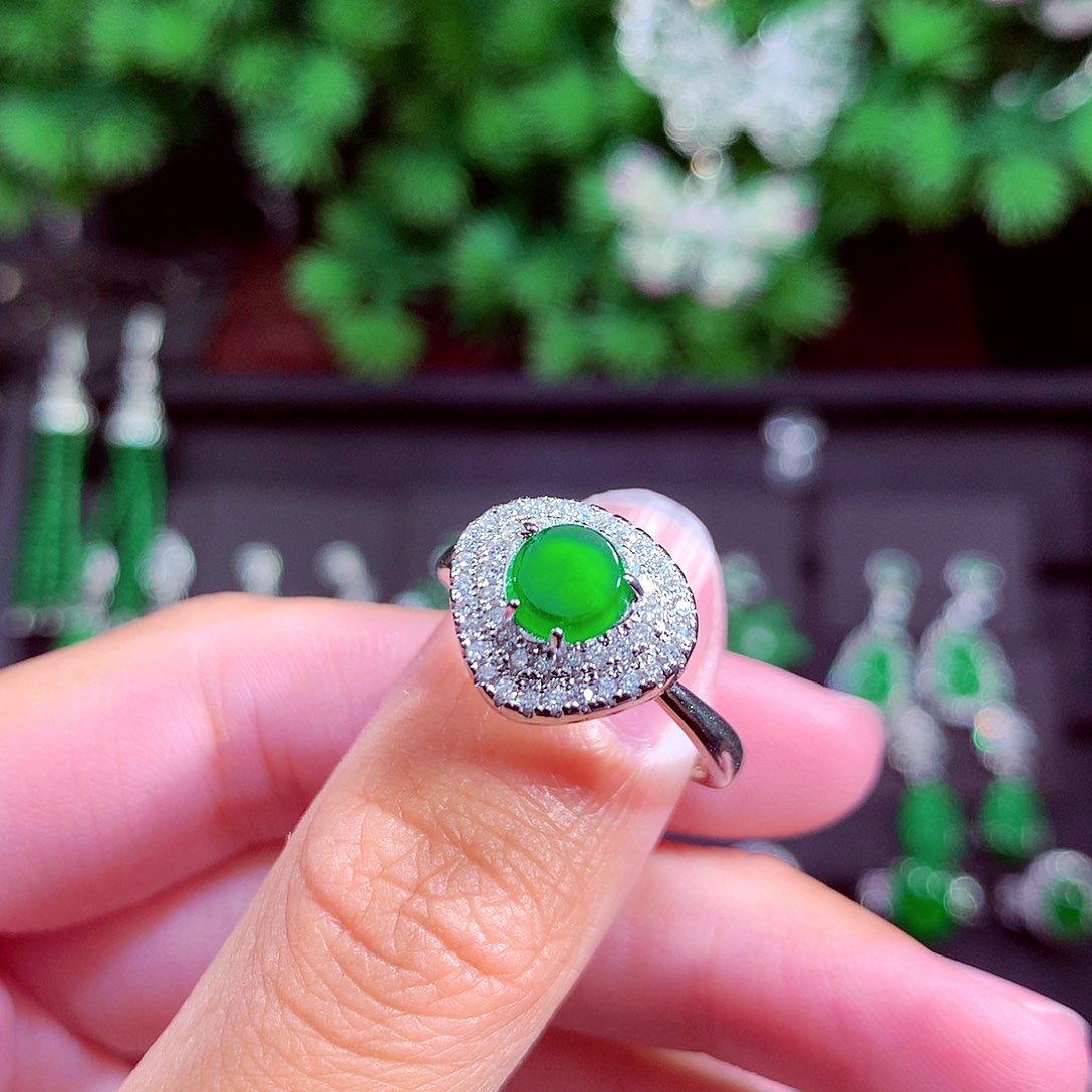 颈饰未镶嵌翡翠天然