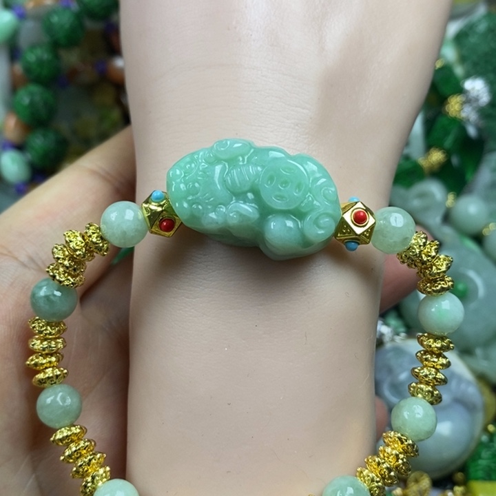 翡翠未镶嵌吊坠(赠链)