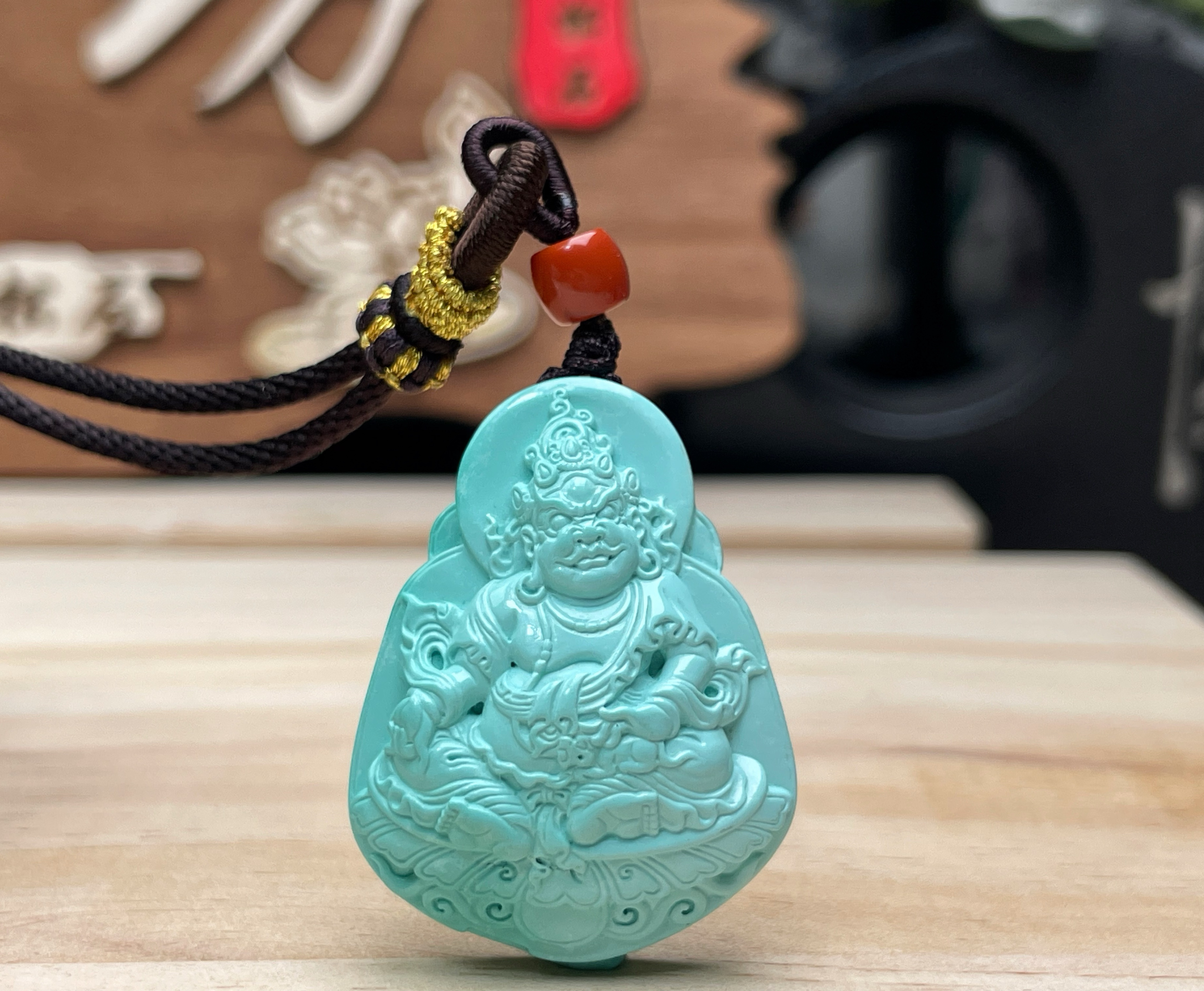 湖北原矿绿松石黄财神吊坠牌子名家亲工