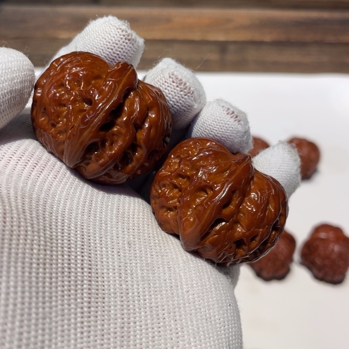 文玩核桃吊坠七*元宝40.22.555