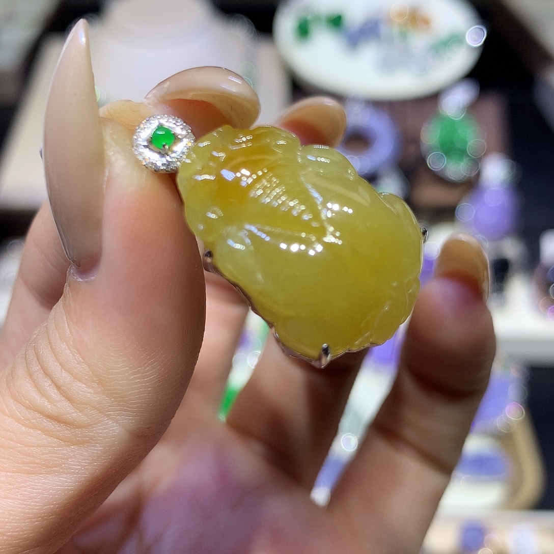 翡翠18K金镶嵌颈饰