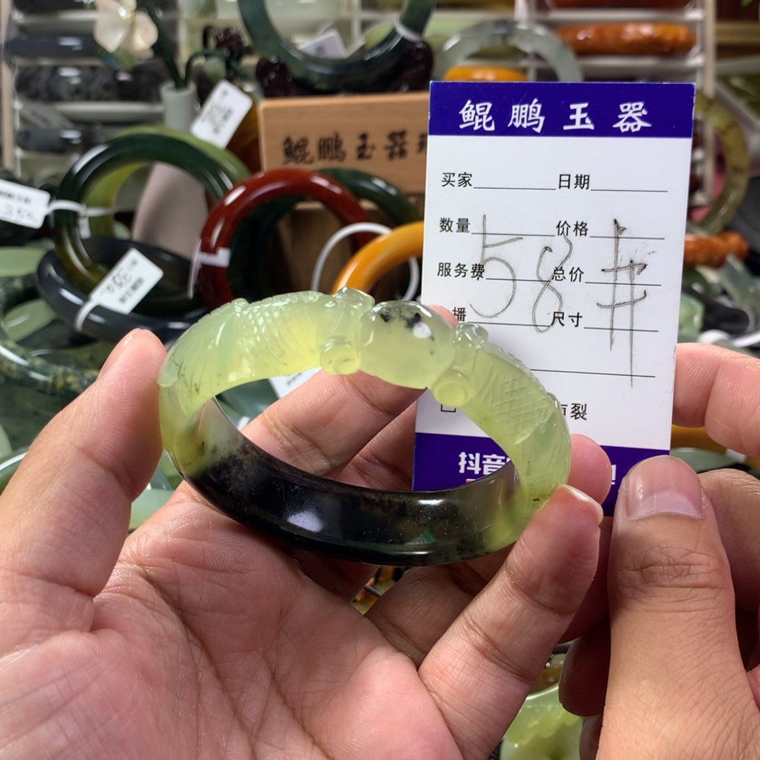 蛇纹石玉手镯未镶嵌