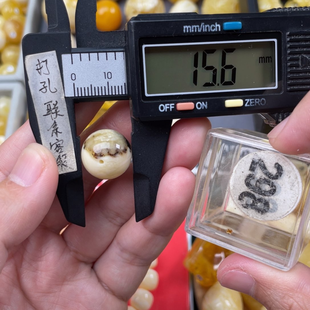 蜜蜡珠宝奇石未镶嵌