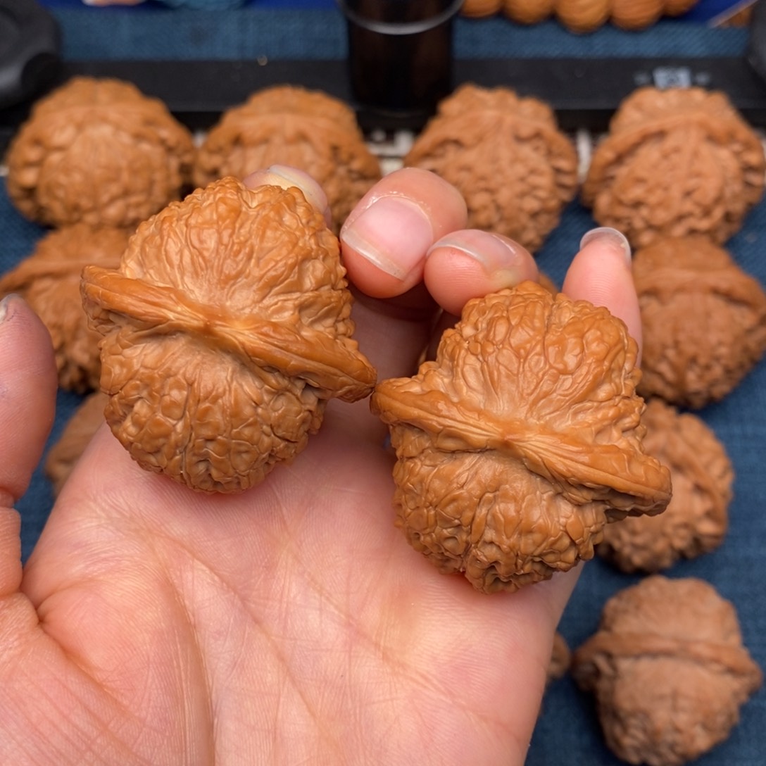 文玩核桃把件41精品血麒麟