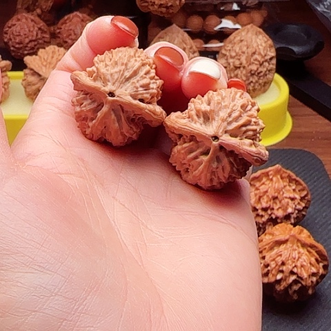 邦***邦吊坠文玩核桃陕西秦岭野生美人指鸡心