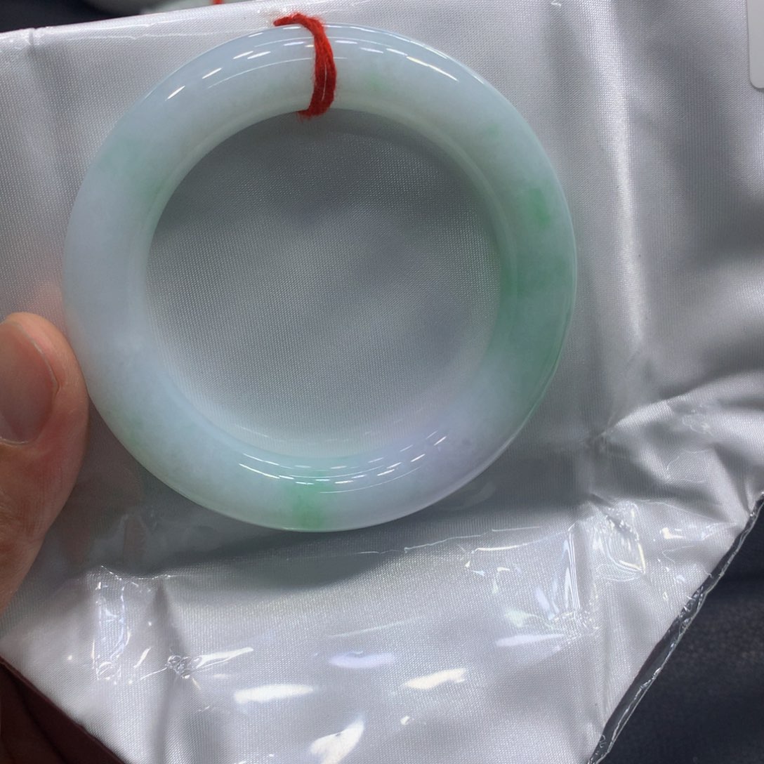 翡翠手镯未镶嵌翡翠手镯