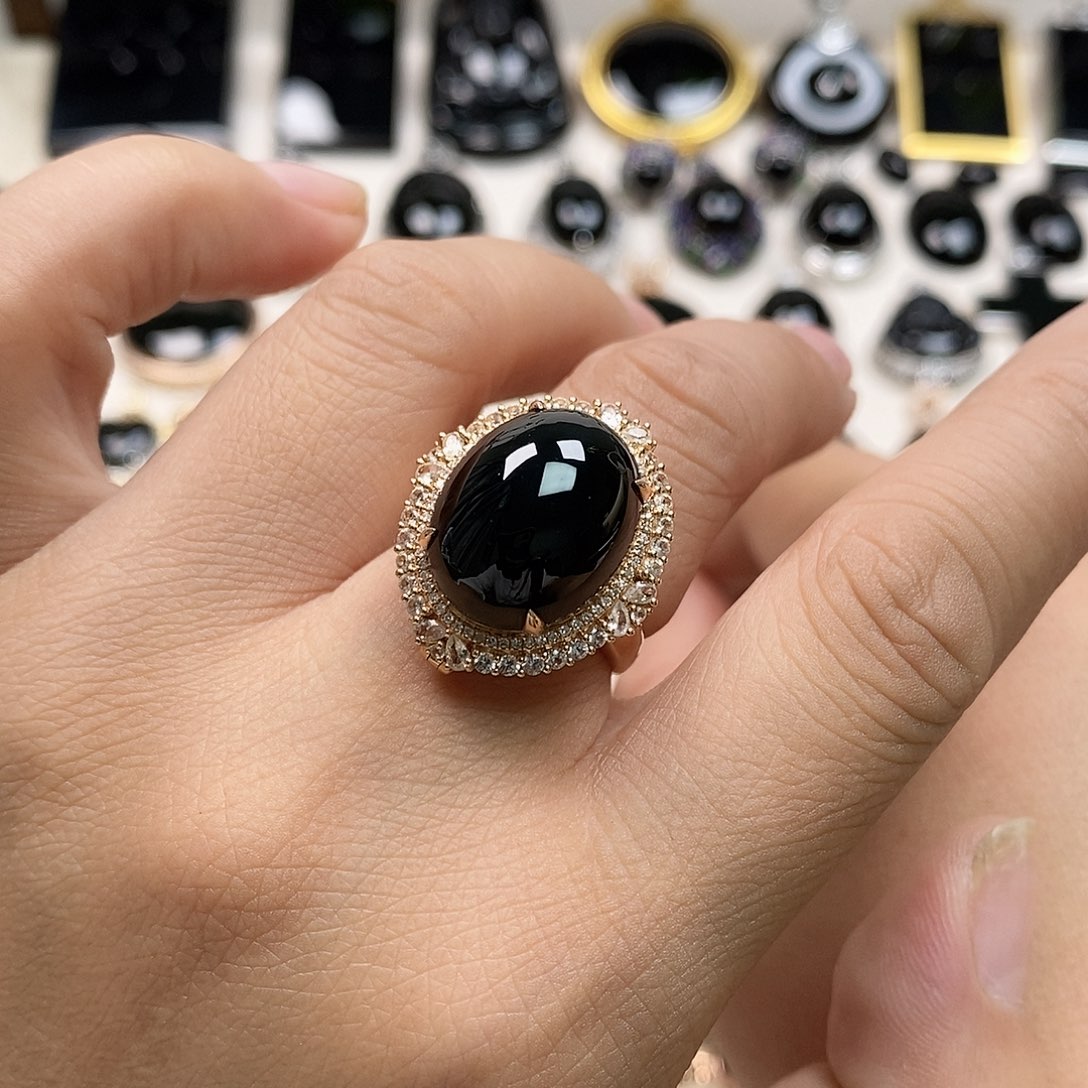 翡翠18K金镶嵌戒指