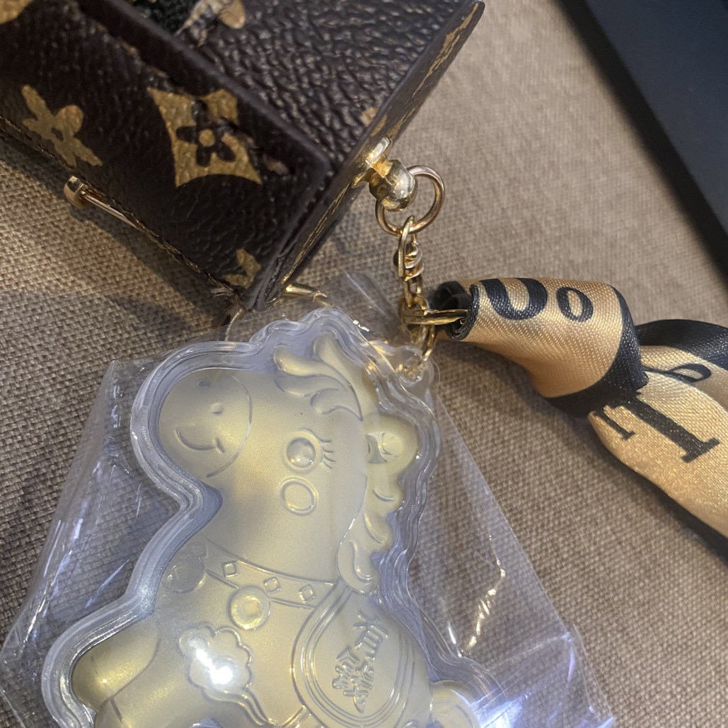 含金工艺品小马挂件 古风典雅气质