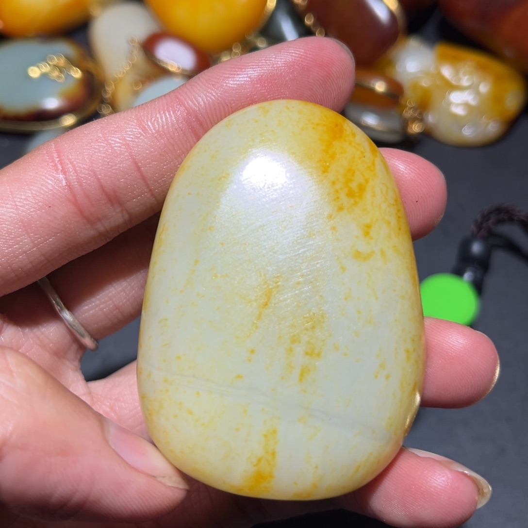 和田玉未镶嵌珠宝奇石