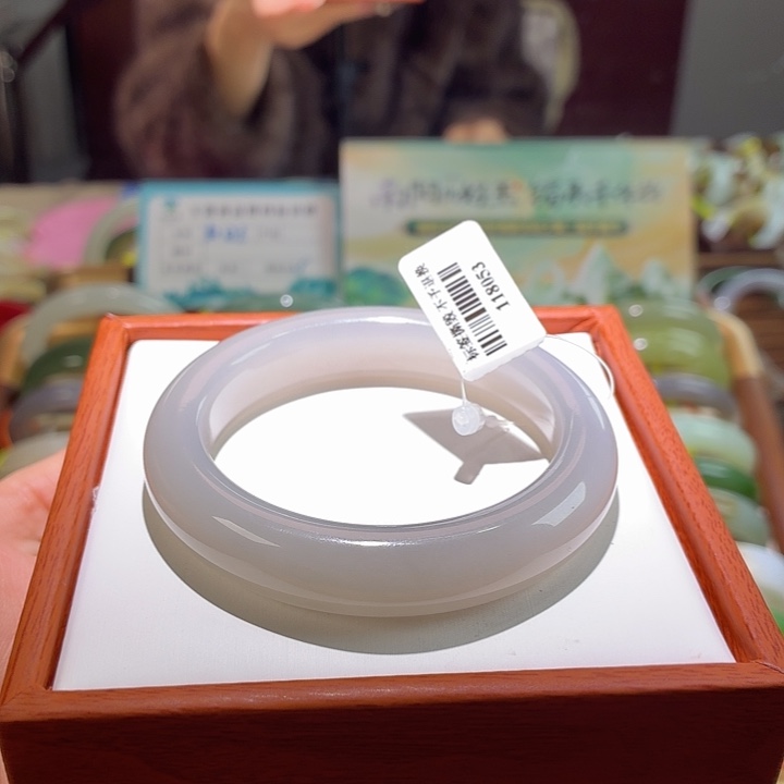 和田玉未镶嵌手镯39。 小纹。 54/55