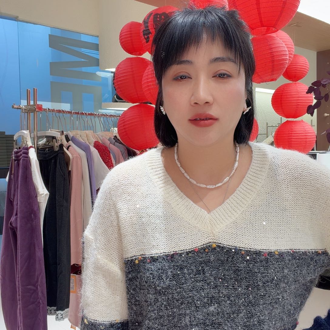 听***卓约姿色5923上衣