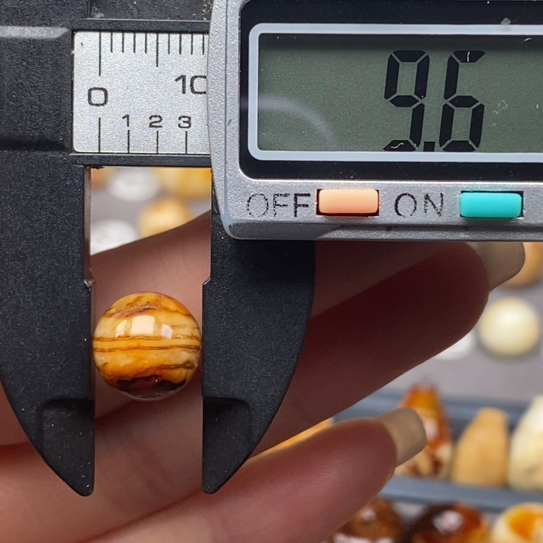 琥珀颈饰未镶嵌圆珠