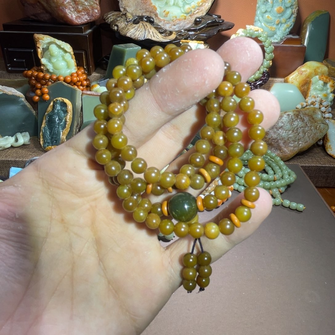 透闪石质玉108卡 0.6未镶嵌