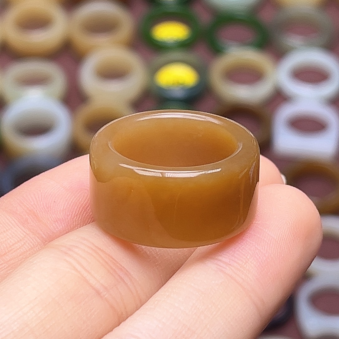 锤***J和田玉未镶嵌戒指