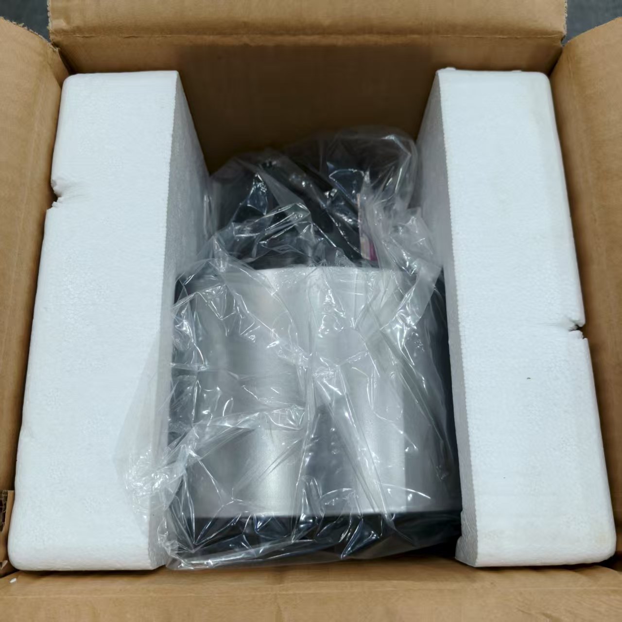 白色泡沫箱   /循/环/扇