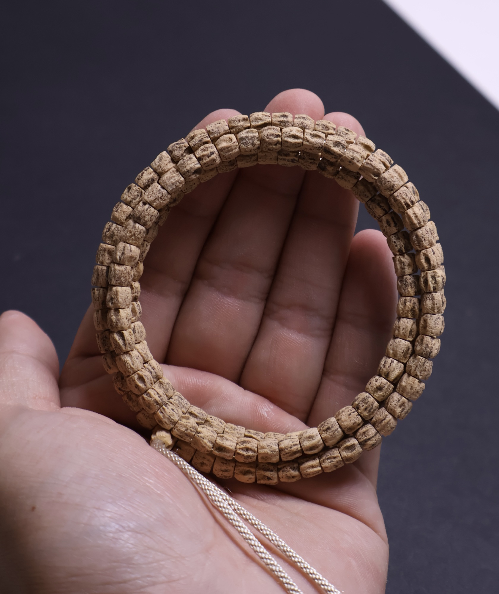 【瑾轩】百香籽黄油方块，尺寸5.7mm，柏香籽念珠108