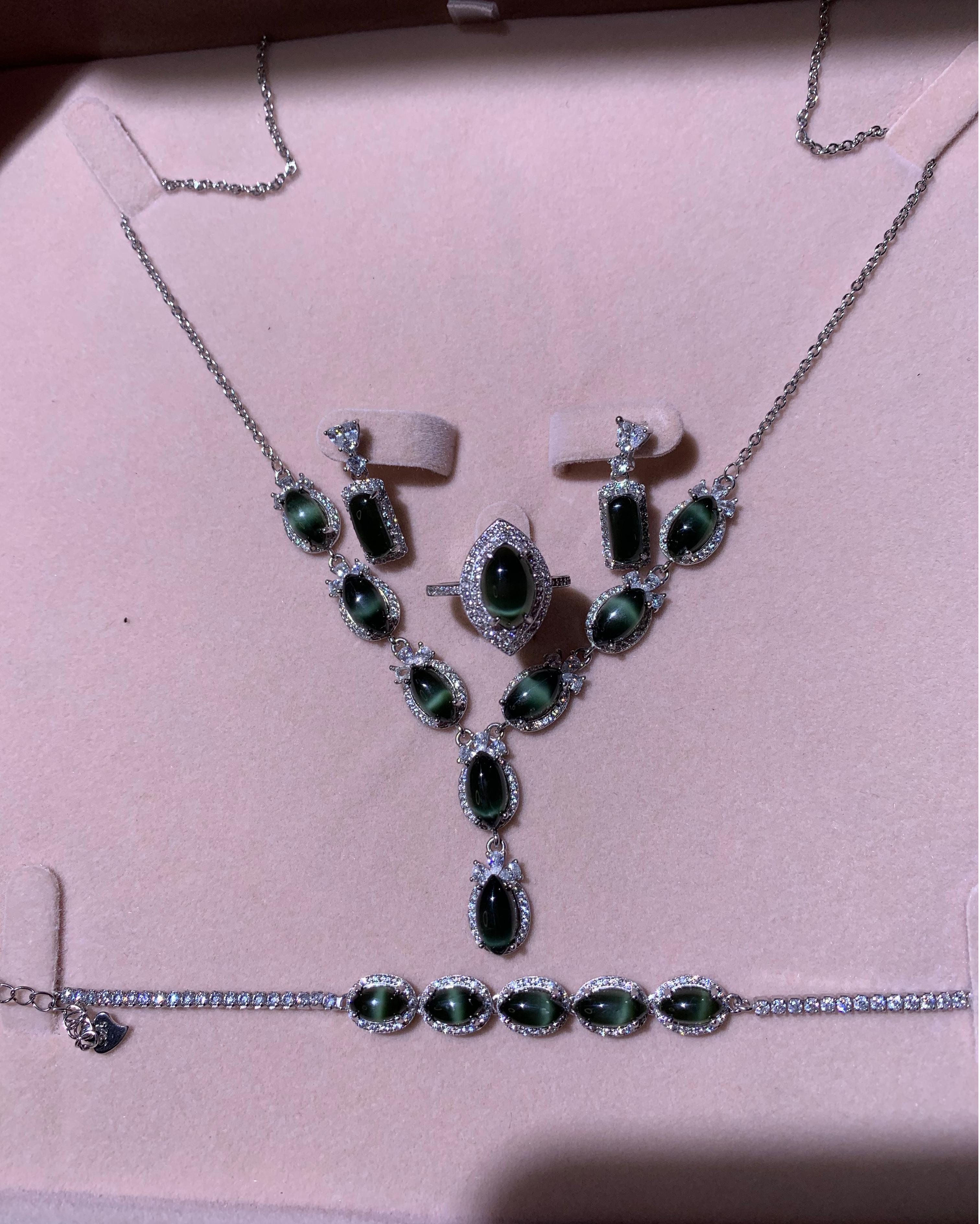 13号：精美和田玉猫眼，S'925 银镶，黑绿猫眼四件套