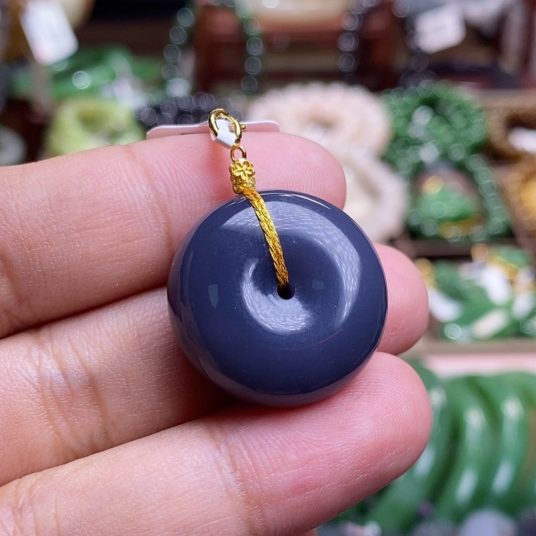 和田玉收藏级烟紫浓紫高冰老矿料金镶平安扣未镶嵌