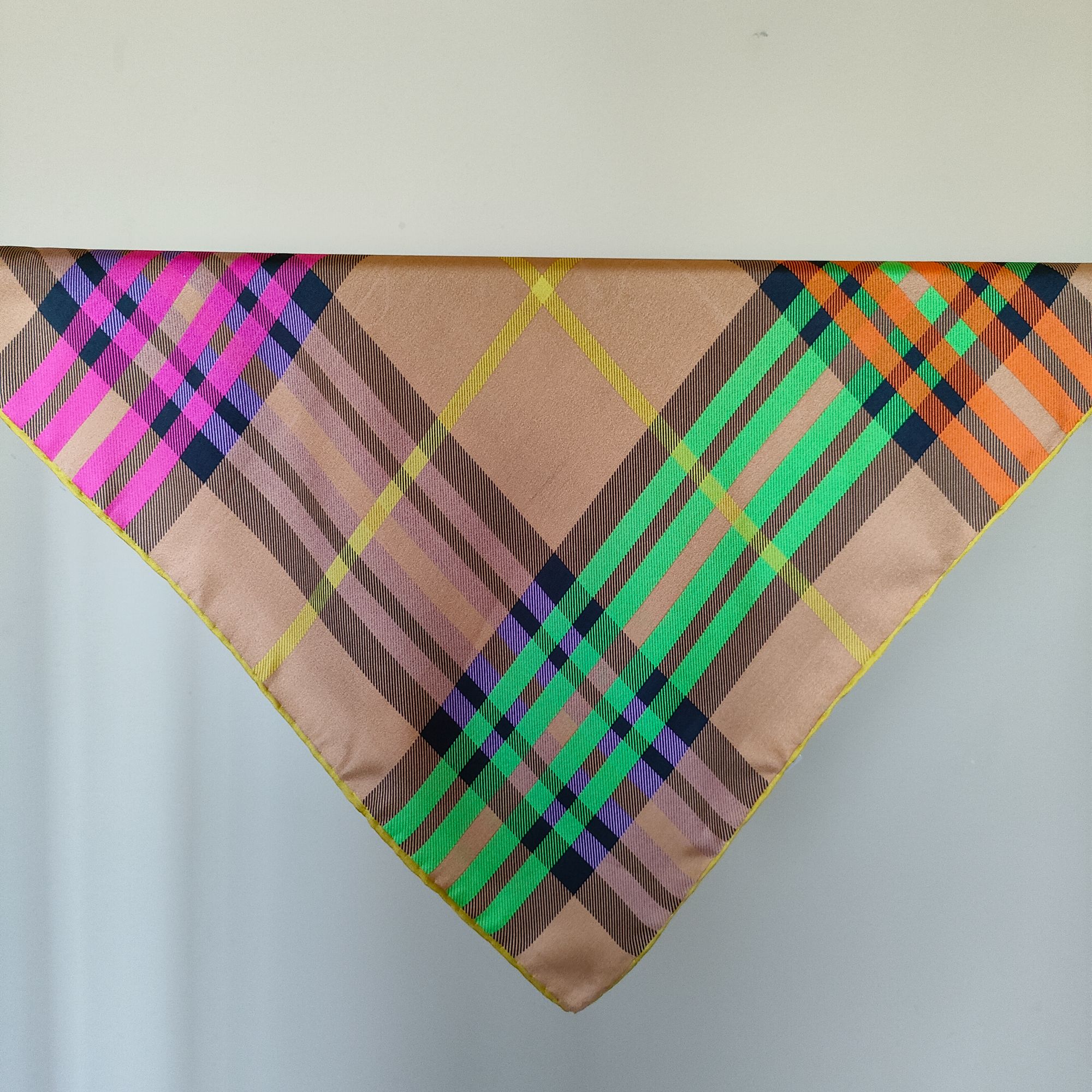 折扣尾单 10姆米桑蚕丝方巾（51*51）气质休闲百搭休闲格子女士