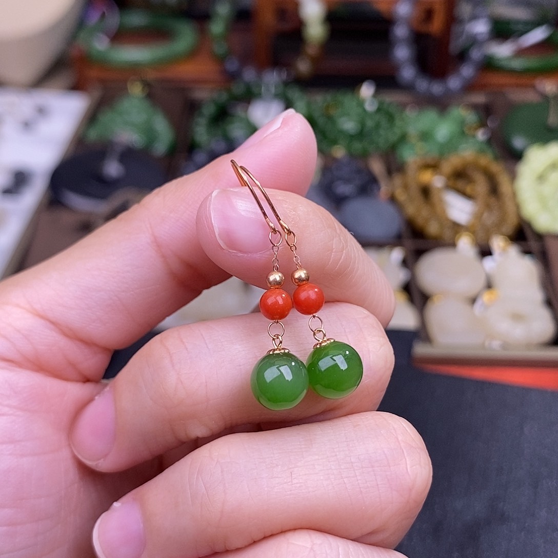 和田玉碧玉耳环18.K金约8MM清货价未镶嵌