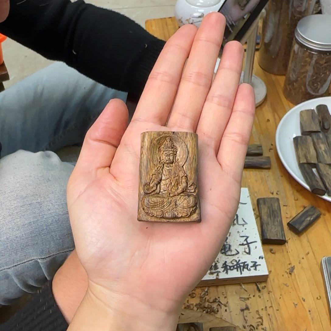 沉香吊坠素牌白奇雕刻11.2克