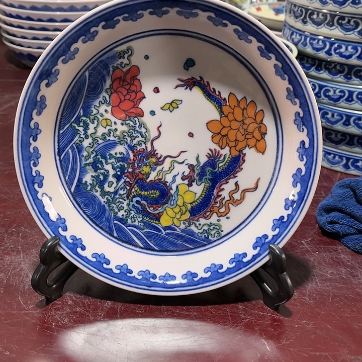 瓷片///////直径19厘米。红西。配支架 