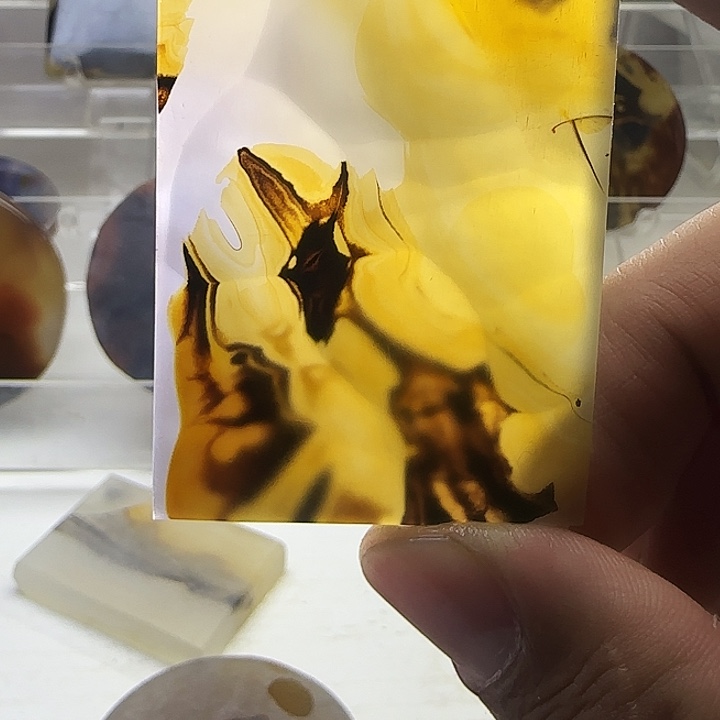 无***极玛瑙/玉髓未镶嵌珠宝奇石