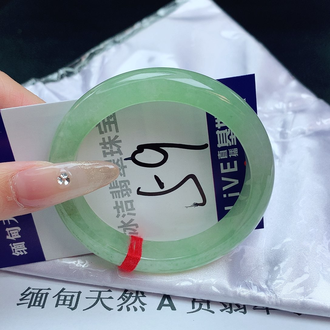 翡翠手镯未镶嵌緬甸天然a貨翡翠手鐲