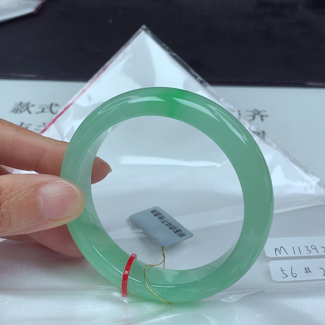 翡翠手镯未镶嵌56圈3927