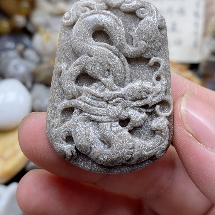 颈饰未镶嵌硅化珊瑚（珊瑚玉）有瑕